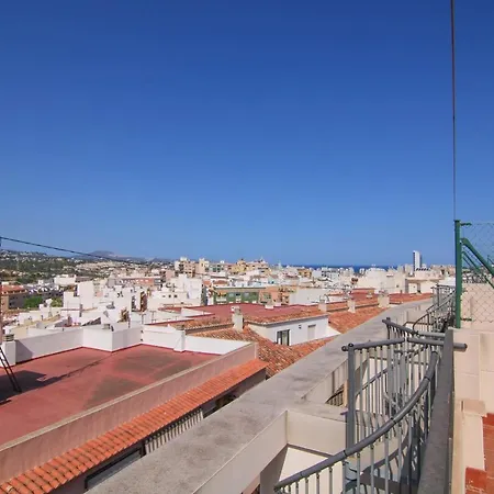 Con Amplia Terraza Y Piscina - Bahía Apartamento